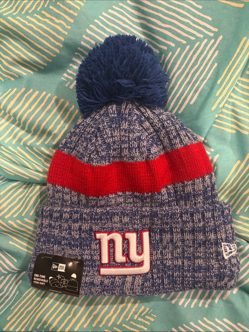 New Era Men’s Blue & Red NY Giants Pom Beanie